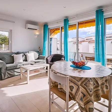 Monaco Mit Pool Apartmán *